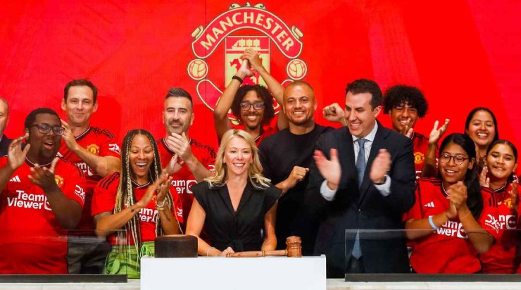 Bà Collette Roche (giữa) được bổ nhiệm làm chủ tịch hội đồng quản trị Quỹ Manchester United