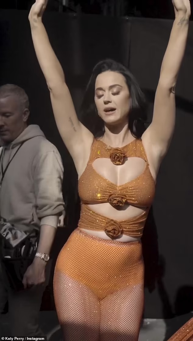 Những lần khoe sắc vóc nổi bật của&nbsp;Katy Perry trên sân khấu.