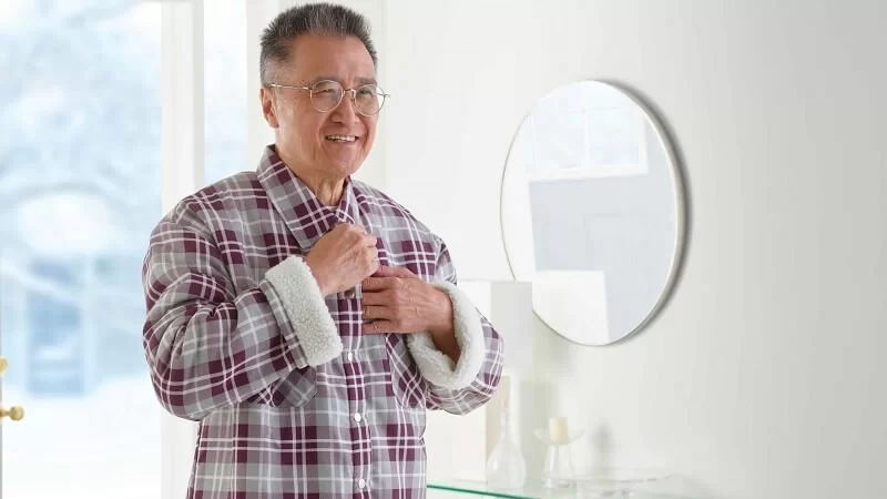 Người cao tuổi cần tuân thủ giữ ấm cơ thể, có chế độ ăn hợp lý để bảo vệ sức khỏe trong mùa đông.