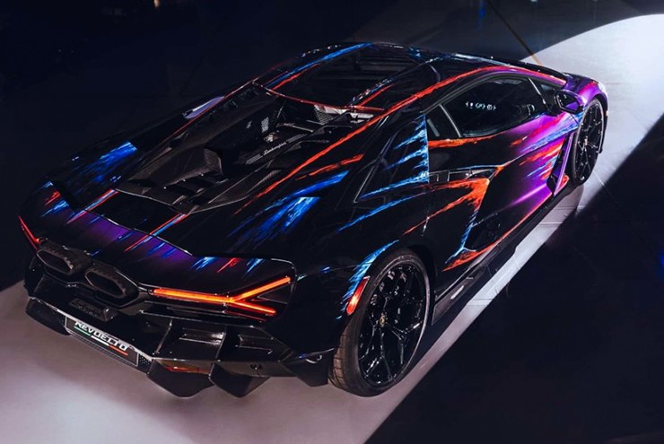 Ngắm lớp sơn độc đáo trên mẫu siêu xe Lamborghini Revuelto mất 18 ngày để hoàn thành - 1