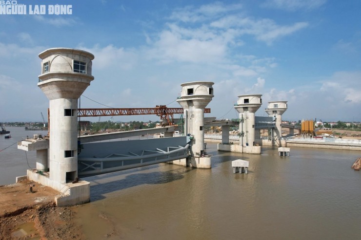 Dự án có hạng mục chính trên sông Lèn nằm giữa huyện Hộc Lộc và Nga Sơn, tỉnh Thanh Hóa