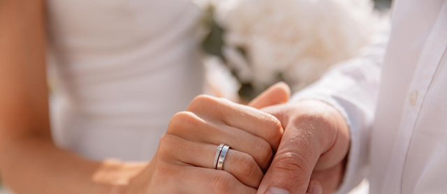 Không ngờ đám cưới nhanh chóng lại là một âm mưu kiếm tiền đáng khinh của nữ giảng viên. Ảnh minh họa: shutterstock