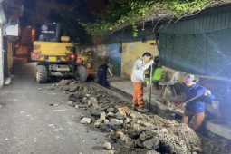 Tin tức trong ngày - Vấn nạn đào đường tại Hà Nội: Rảnh cả năm, vội vàng tháng cuối