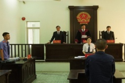 Pháp luật - Không đội nón bảo hiểm, bị dừng xe kiểm tra lòi ra chất cấm