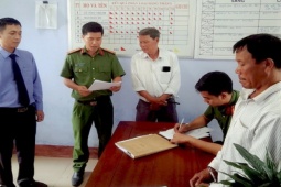 Không được cho tiền, hành hung mẹ nuôi phải nhập viện