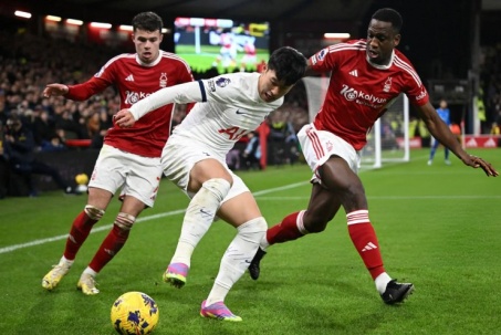 Video bóng đá Nottingham Forest - Tottenham: Bước ngoặt cuối hiệp 1, sai lầm và thẻ đỏ (Ngoại hạng Anh)