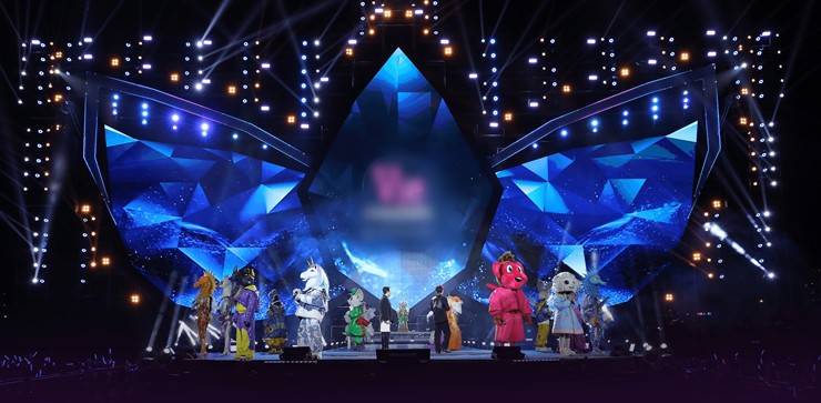 Sân khấu đêm concert kết hợp Lễ trao giải Ca sĩ mặt nạ.