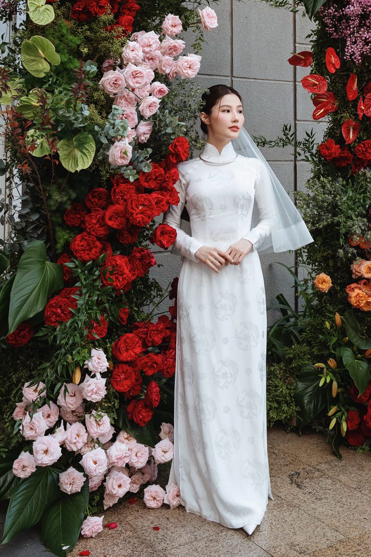 Nhan sắc xinh đẹp của Diễm My trong ngày lễ gia tiên