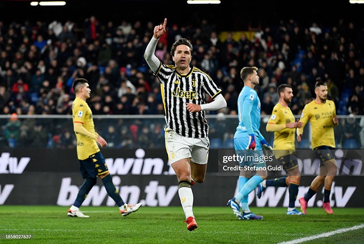 Chiesa giúp Juventus vượt lên bằng cú đá penalty chính xác
