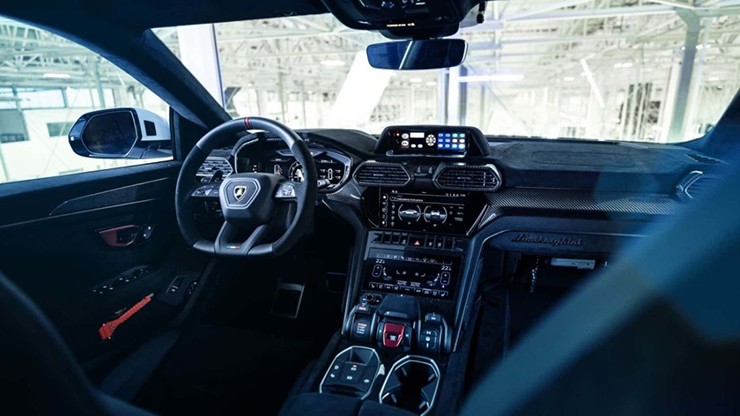 Cảnh sát Ý tiếp nhận siêu SUV Lamborghini Urus - 3