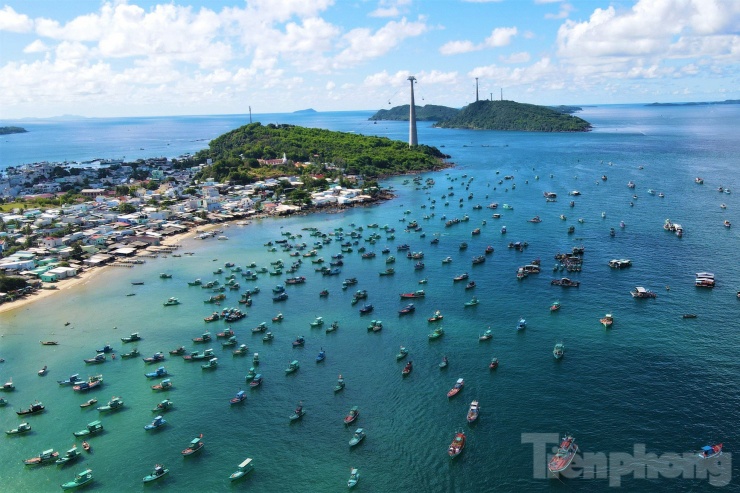 Nói đến Kiên Giang, điểm nhấn rõ nét nhất trong lòng du khách bốn phương là cảnh quan biển đảo tươi đẹp. Ảnh: Phương Vũ.