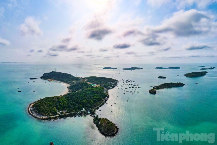 Mới đây, Thủ tướng Chính phủ có quyết định phê duyệt Quy hoạch tỉnh Kiên Giang thời kỳ 2021-2030, tầm nhìn đến năm 2050. Quy hoạch đề ra mục tiêu đến năm 2030, Kiên Giang là tỉnh có chất lượng sống cao của vùng Đồng bằng sông Cửu Long; là trung tâm kinh tế biển của quốc gia. Ảnh: Phương Vũ.