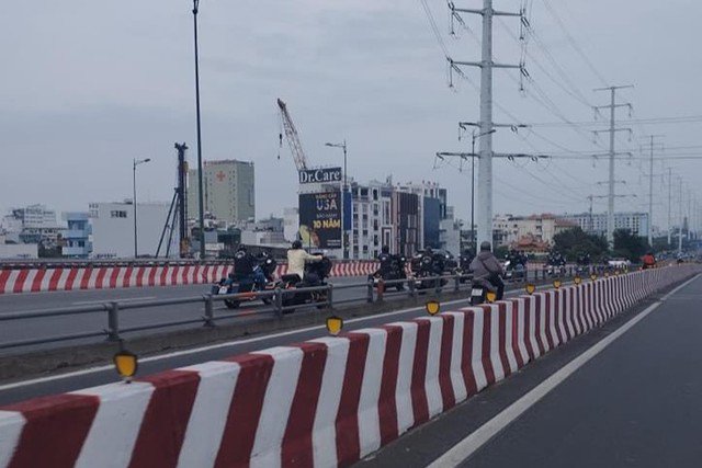 Hành động của đoàn mô tô Harley gây bức xúc dư luận.