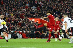 Điểm tựa Anfield, Liverpool chờ “hủy diệt” MU nhờ Salah & hàng công thăng hoa