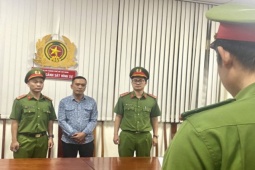 Pháp luật - "Trai đẹp" giả danh Công an, cho xem còng số 8 khiến một phụ nữ mất hơn 9 tỷ