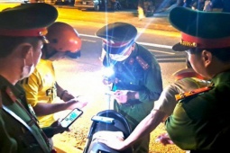 Tin tức trong ngày - Đề nghị kiểm điểm 3 cán bộ của TP.Kon Tum do vi phạm về an toàn giao thông