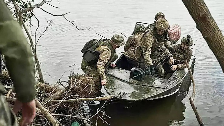 Quân đội Ukraine chịu tổn thất lớn khi vượt sông Dnipro.