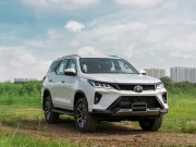 Tin tức ô tô - Giá xe Toyota Fortuner lăn bánh tháng 12/2023, giảm 50% LPTB