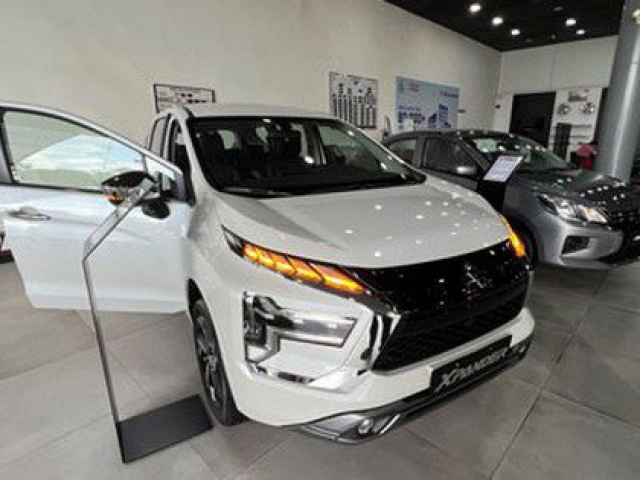 Thị trường - Tiêu dùng - Hãng ô tô "đại chiến" giá cuối năm