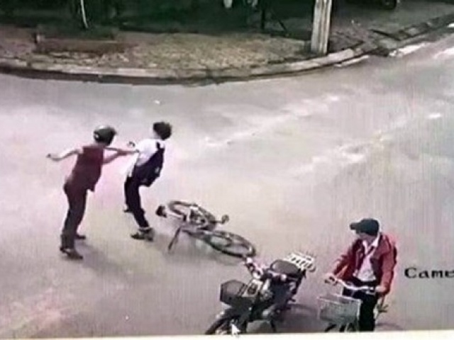 Pháp luật - Bắt tạm giam người cha đánh bạn học của con nhập viện