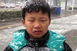 Bạn trẻ - Cuộc sống - Cậu bé bị "mách tội" với phụ huynh vì làm bài tập hộ bạn trên lớp, lý do "động trời" khiến ai nấy phì cười