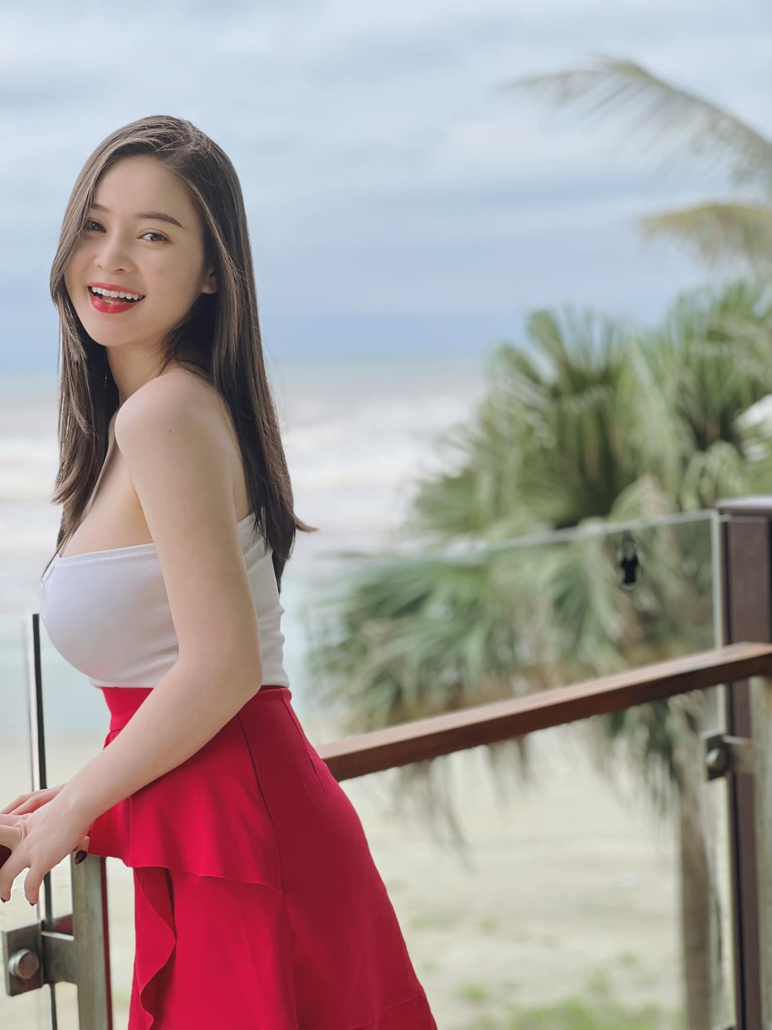 Thái Thảo Nguyên là hot girl nổi tiếng trên mạng xã hội.