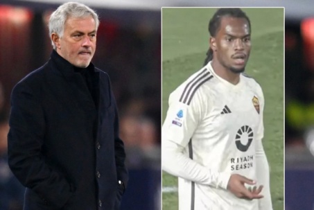 Roma thảm bại, HLV Mourinho gây sốc thay cầu thủ sau 18 phút vào sân