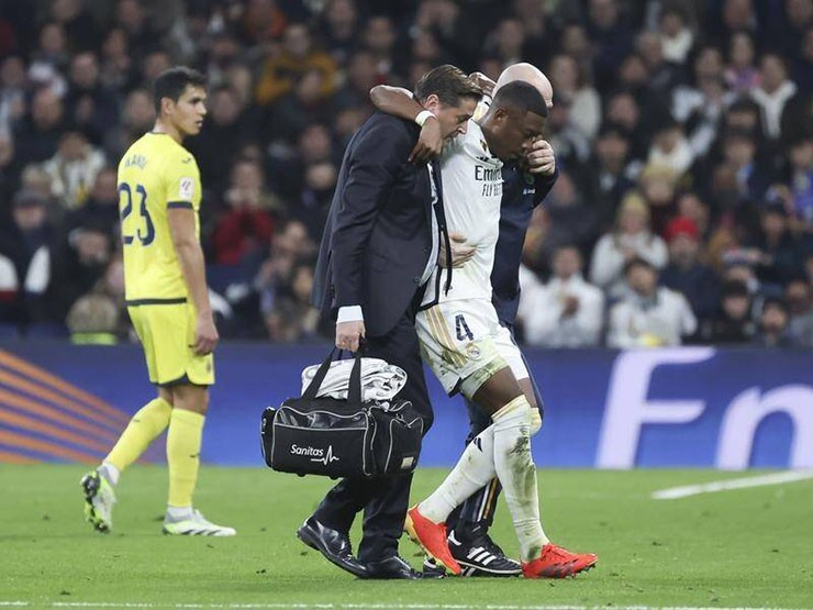 Alaba phải nghỉ hết mùa