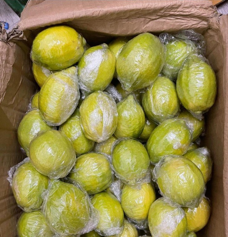 Tuy nhiên, sau khoảng 2 tuần, khi trend trà chanh giã tay bắt đầu hạ nhiệt, giá chanh tươi Quảng Đông cũng lao dốc, chỉ còn 25.000 đồng - 30.000 đồng/kg khi mua nguyên thùng 50kg.Ảnh: Facebook