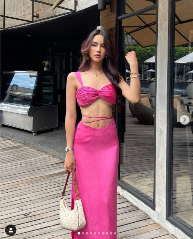 Mẫu chuyển giới Thái Lan ăn uống "thả ga" vẫn có rãnh bụng đẹp mê mải - 3