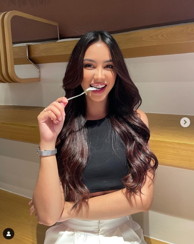 Mẫu chuyển giới Thái Lan ăn uống "thả ga" vẫn có rãnh bụng đẹp mê mải - 7