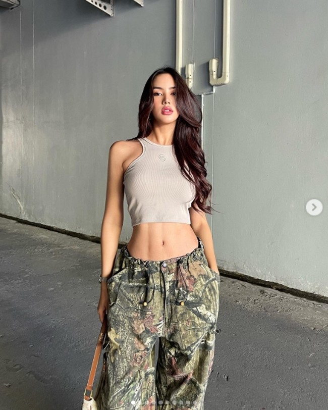 Mẫu chuyển giới Thái Lan ăn uống "thả ga" vẫn có rãnh bụng đẹp mê mải - 9