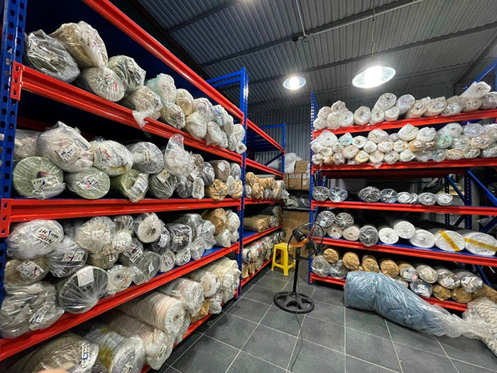 Vì sao nên bán vải tồn kho? (Ảnh: Nam Hải)