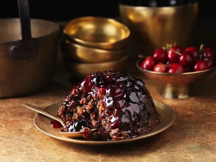 Bánh pudding Giáng sinh làm từ trái cây khô, là một phần không thể thiếu trong bữa tối của người Anh.
