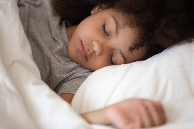 Những em bé ngủ riêng từ sớm sẽ hình thành khả năng tự chủ, độc lập và có tư duy tích cực. Ảnh minh họa: shutterstock