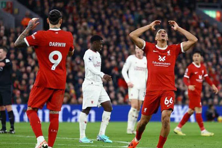 Trận hòa MU là lần đầu Liverpool không thắng trên sân nhà mùa này