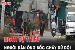 Tin tức trong ngày - Video: Người đàn ông bốc cháy dữ dội, nghi tự thiêu