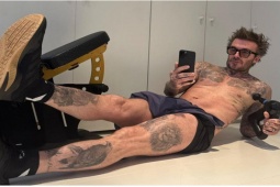 Đàn ông - Loạt khoảnh khắc khoe thân "độc lạ" của Beckham gây bão cộng đồng mạng