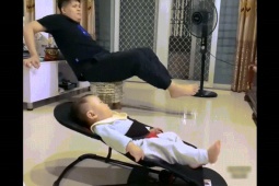 Clip hài hước - Trẻ con là "Thánh hài" khi bắt chước người lớn