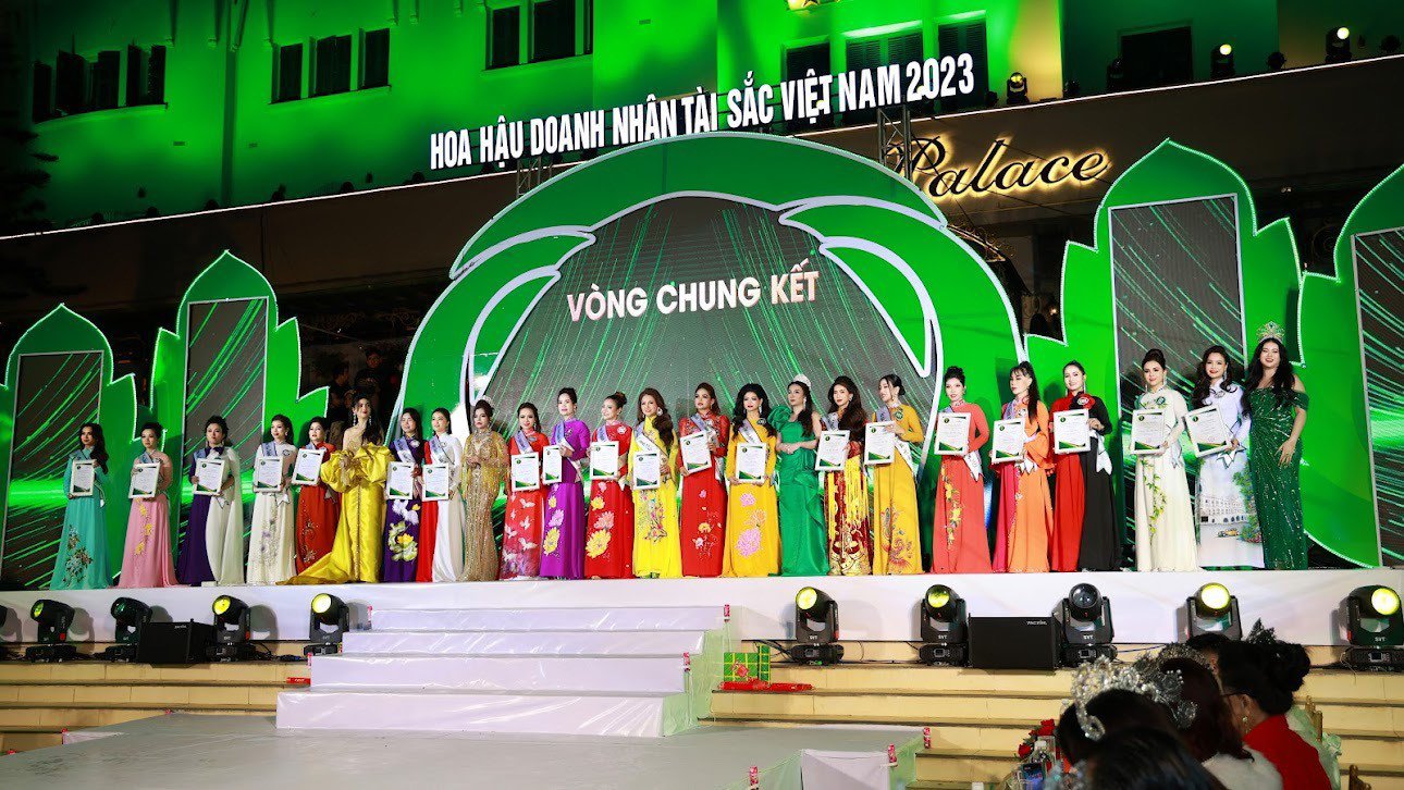 Doanh nhân Trần Thị Hằng đăng quang ngôi vị Á hậu 1 Hoa hậu Doanh nhân Tài sắc Việt Nam 2023 - 2