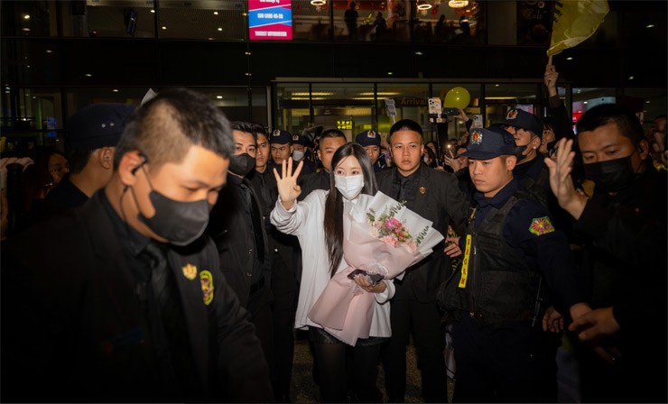 Hyomin đáp chuyến bay tới sân bay Nội Bài vào đêm ngày 19/12