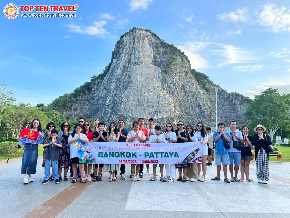 Đoàn khách tham gia tour du lịch Đông Nam Á cùng Top Ten Travel
