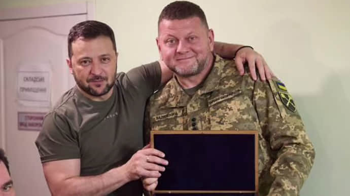 Tổng thống Ukraine Volodymyr Zelensky và Tổng Tư lệnh quân đội, đại tướng Valery Zaluzhny.
