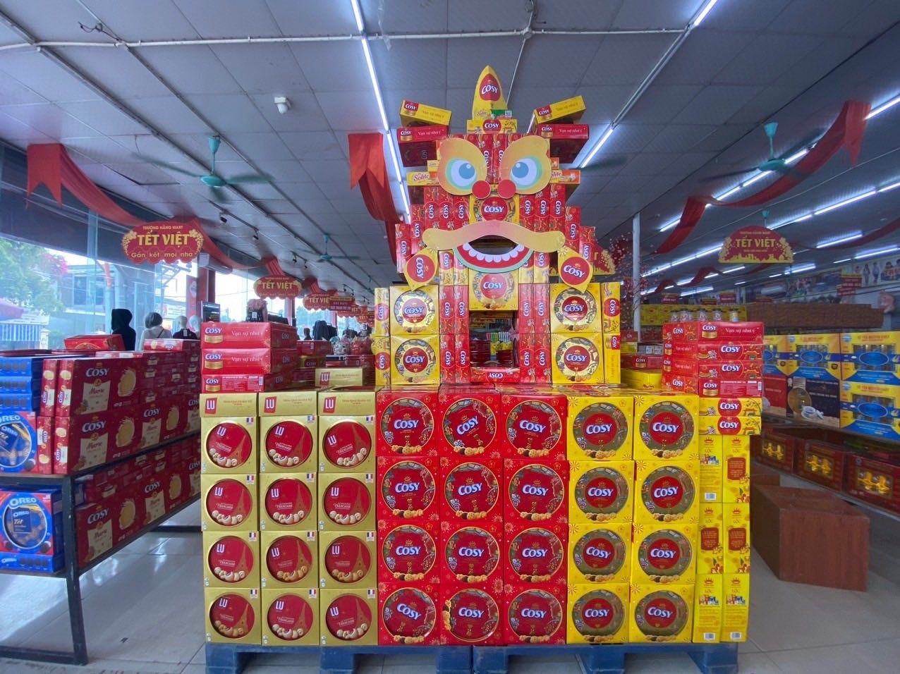 Mondelez Kinh Đô đã bố trí gần 100,000 điểm bán hàng tại hệ thống siêu thị, cửa hàng tiện lợi, chợ truyền thống, cửa hàng tạp hóa trải dài trên toàn quốc