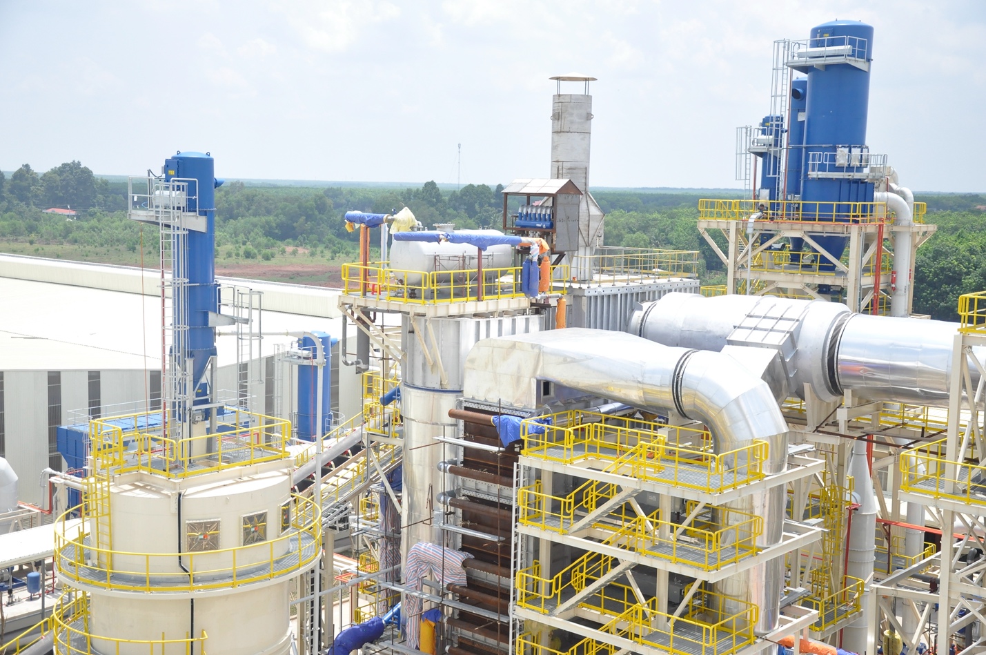 Ít ai biết, KES còn là doanh nghiệp duy nhất tại Việt Nam sở hữu chuỗi sản xuất khép kín từ nguyên liệu đến các sản phẩm từ gỗ như ván phủ melamine, laminate, acrylic, ván sàn…