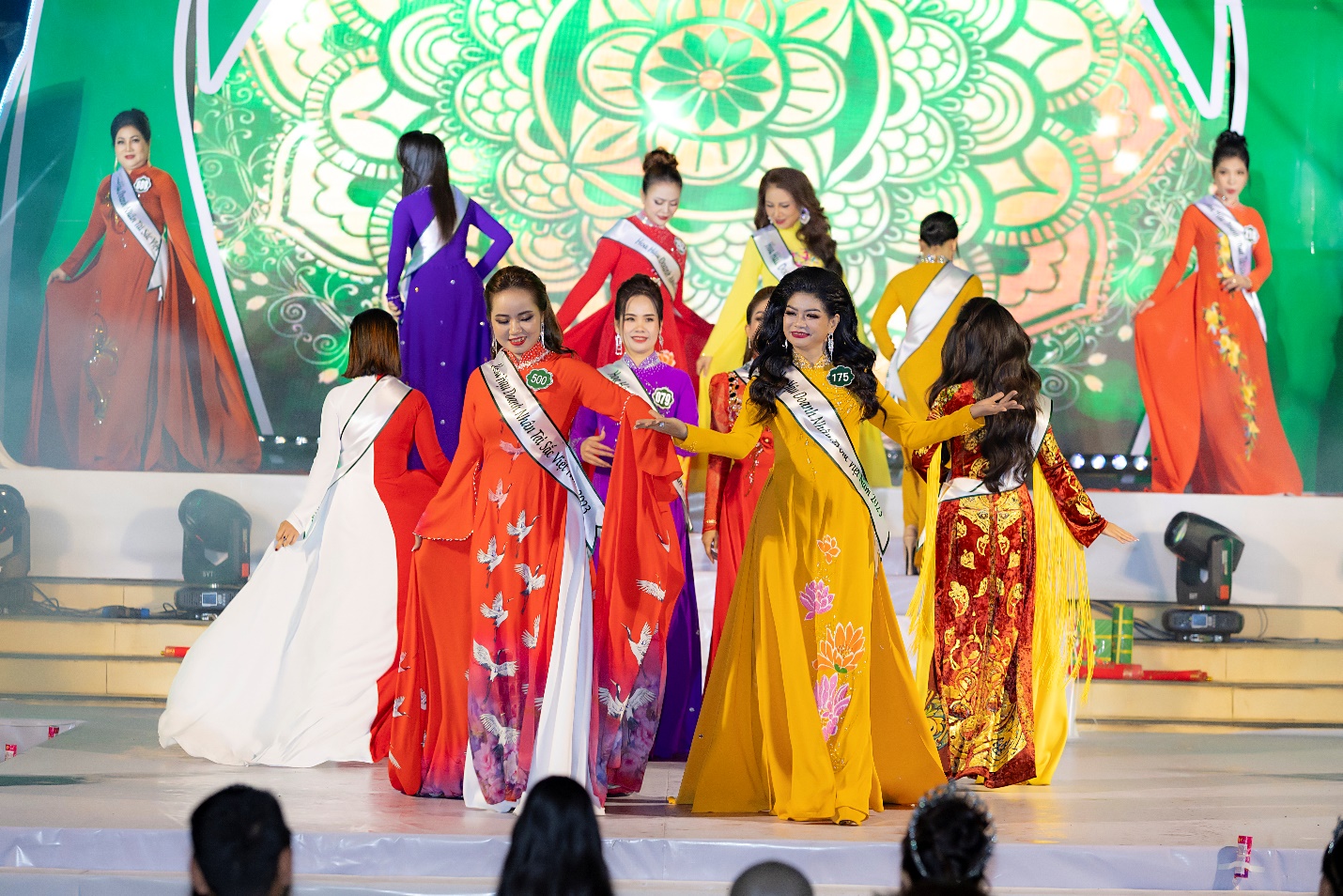 Đêm chung kết quy tụ nhiều gương mặt nổi tiếng trong lĩnh vực văn hóa – nghệ thuật như: Đại tá – Nhà báo Trần Thế Tuyển - Nguyên cục Phó cục Báo chí – nguyên Tổng Biên tập Báo Sài Gòn giải phóng – Trưởng ban giám khảo.