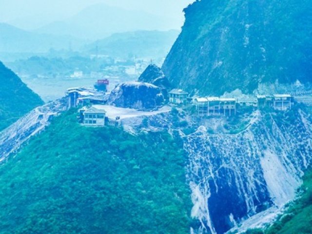 Du lịch - Ngoạn mục đỉnh Đèo đá trắng một buổi chớm đông