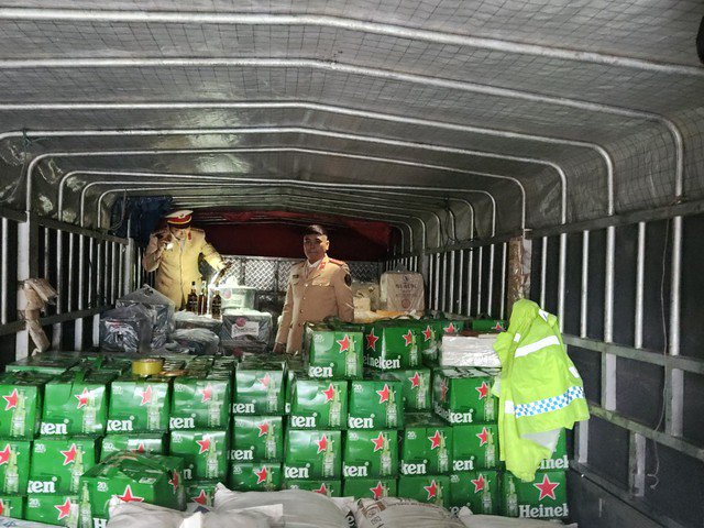 Và số bia Heniken không có giấy tờ hợp lệ