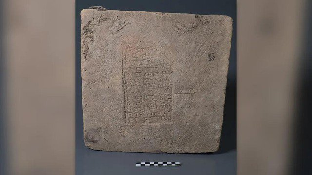 Một viên gạch Lưỡng Hà cổ đại ẩn giấu bí mật về dị thường từ trường - Ảnh: BẢO TÀNG SLEMANI
