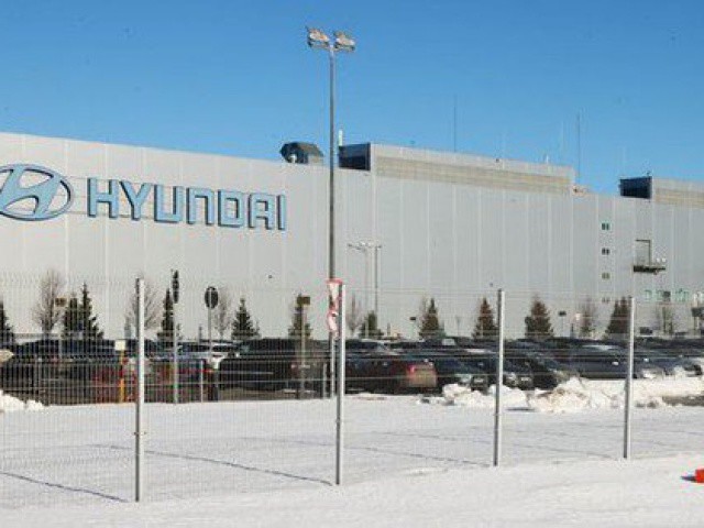 Huyndai bán nhà máy khổng lồ tại Nga với giá... 77 USD